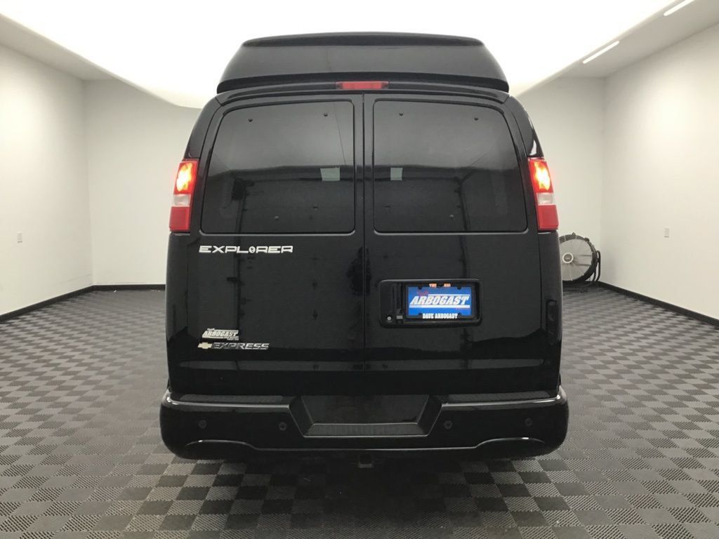 Used 2020 Chevrolet Express 2500 w/ Enhanced Convenience Package RWD image 4