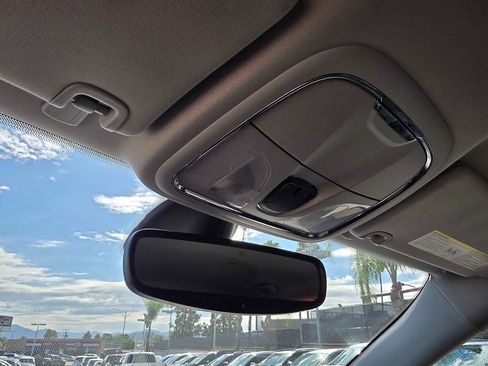 Used 2019 Jeep Cherokee Limited FWD image 39
