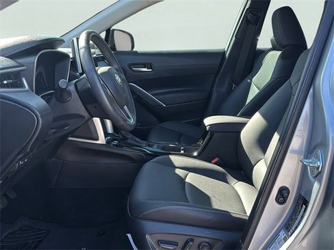 Used 2023 Toyota Corolla Cross XLE w/ Convenience Package image 21