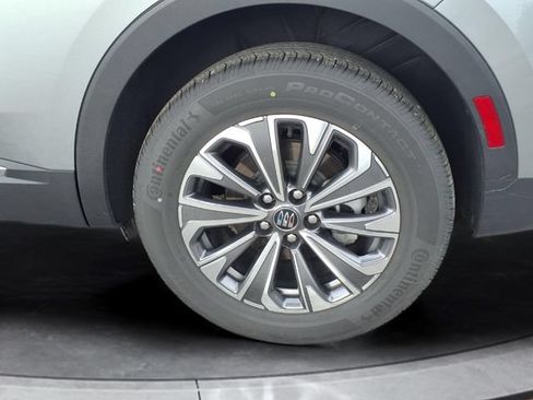 Certified 2025 Buick Envision Preferred AWD/4WD image 18