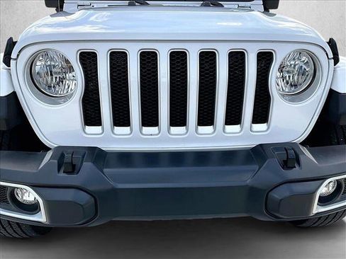 Used 2022 Jeep Wrangler Unlimited Sahara AWD/4WD image 30