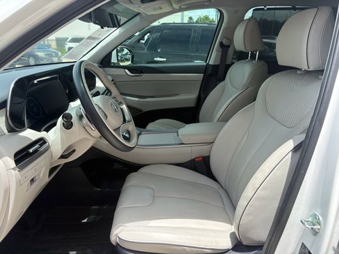 Used 2025 Hyundai Palisade Calligraphy FWD image 3