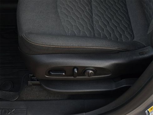 Used 2018 Chevrolet Equinox LT image 27