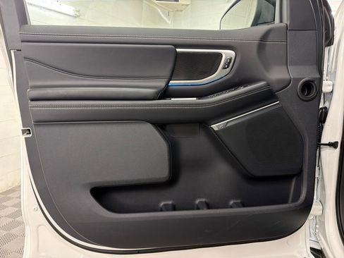 New 2026 Ford Expedition Platinum image 16