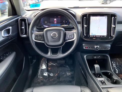 Used 2025 Volvo XC40 B5 Core w/ Protection Package Premier image 6