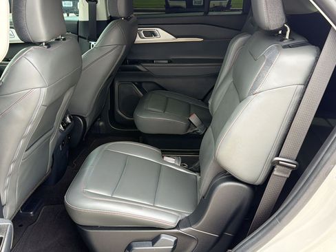 Used 2025 Ford Explorer Active w/ Active Comfort Package RWD image 23