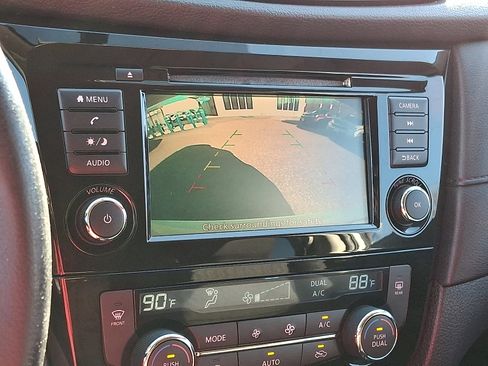 Used 2018 Nissan Rogue SV image 10