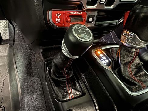 Used 2020 Jeep Wrangler Unlimited Rubicon w/ Dual Top Group image 24