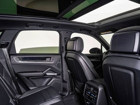 Certified 2026 Porsche Cayenne AWD/4WD image 16