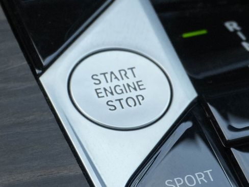 Certified 2023 BMW X7 xDrive40i w/ Premium Package image 25