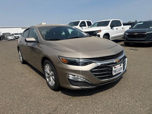 Used 2025 Chevrolet Malibu LT FWD image 1