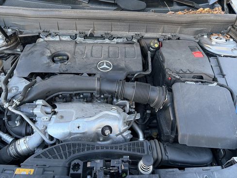 Used 2021 Mercedes-Benz GLB 250 w/ Premium Package image 20