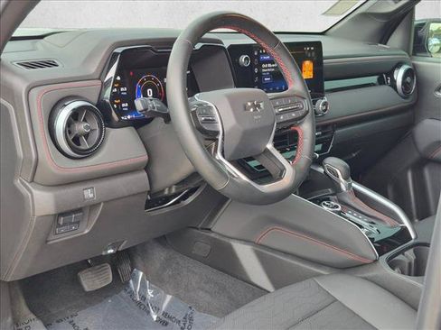 Used 2025 Chevrolet Colorado Z71 w/ Technology Package AWD/4WD image 9