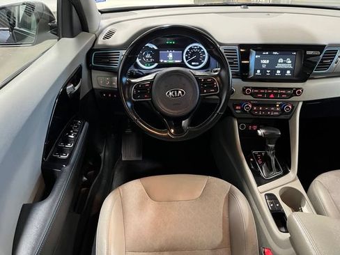 Used 2018 Kia Niro EX FWD image 18