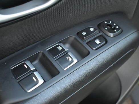 Used 2017 Kia Soul + image 15