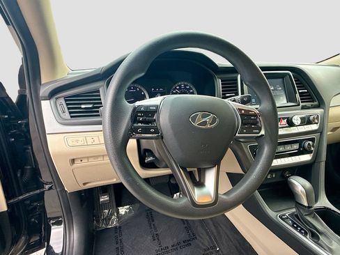 Used 2018 Hyundai Sonata SE FWD image 11