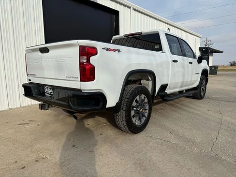 Used 2024 Chevrolet Silverado 2500 Custom w/ Custom Value Package image 8