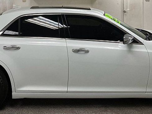 Used 2015 Chrysler 300 C image 4