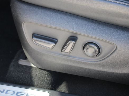 Used 2024 Toyota Highlander Limited image 12