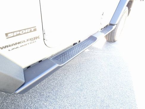 Used 2018 Jeep Wrangler Unlimited Sport S image 34