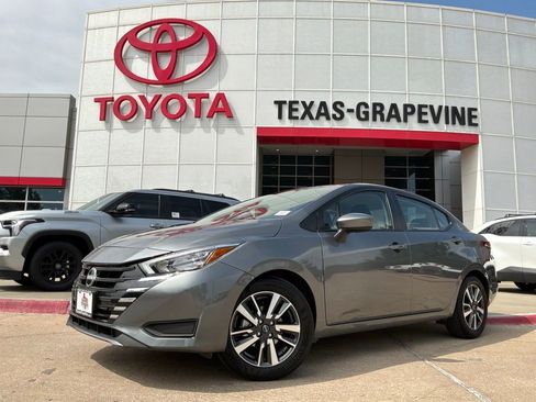 Used 2025 Nissan Versa SV FWD image 2