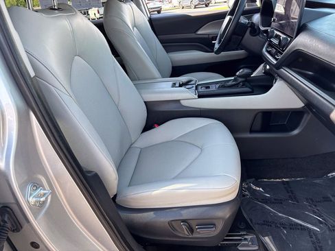 Certified 2024 Toyota Grand Highlander AWD image 40