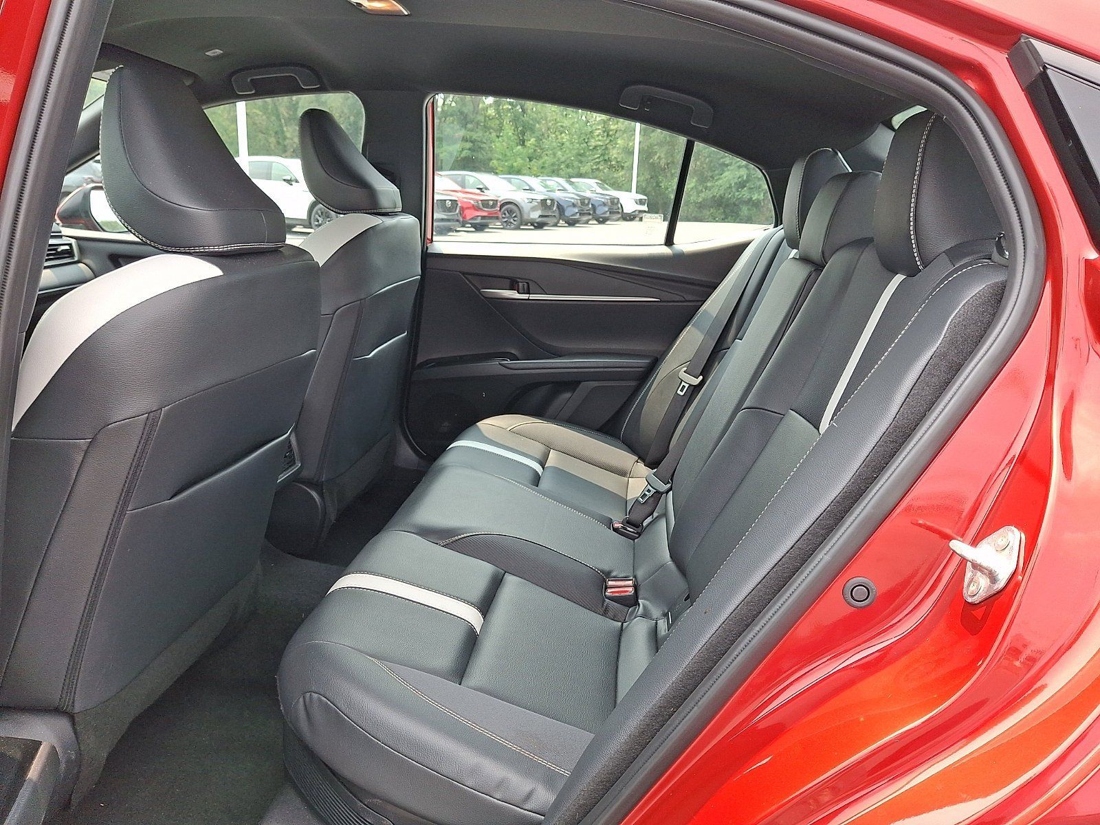 Used 2025 Toyota Camry SE FWD image 11