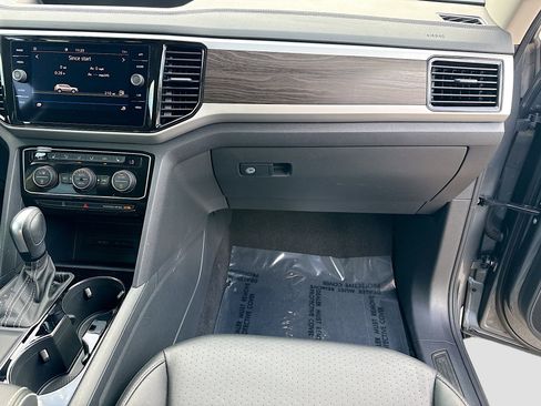 Used 2023 Volkswagen Atlas SE w/ Panoramic Sunroof Package image 17