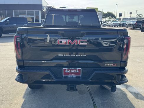 Used 2025 GMC Sierra 2500 AT4 AWD/4WD image 9