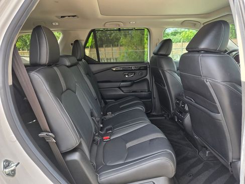 Used 2025 Honda Pilot Touring image 26