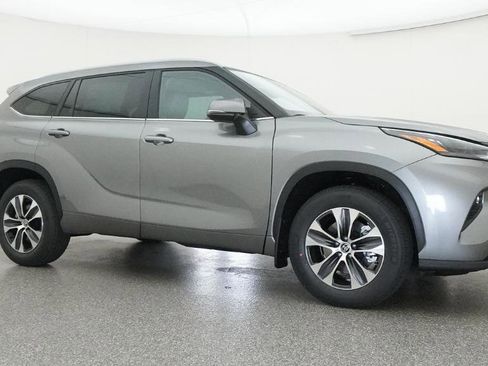 New 2026 Toyota Highlander XLE AWD/4WD image 13