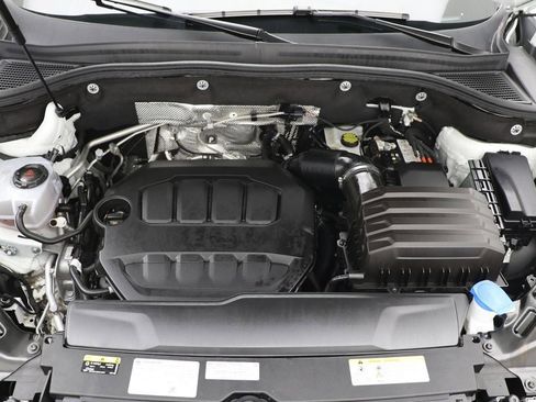 Used 2025 Volkswagen Atlas SE image 29