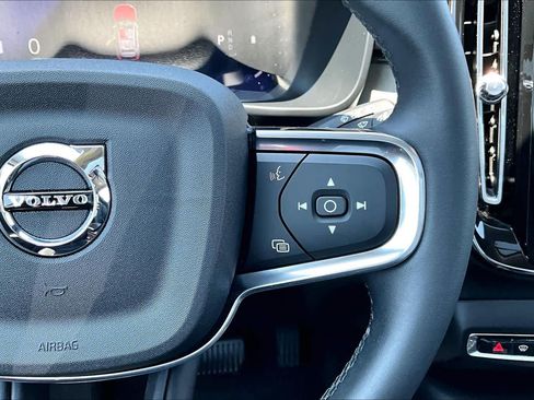 Used 2024 Volvo XC40 B5 Plus AWD/4WD image 24