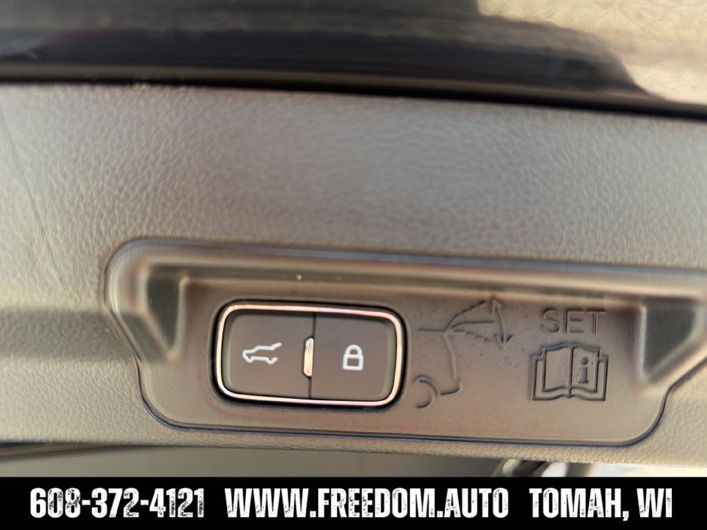 Used 2024 Ford Explorer XLT w/ Equipment Group 202A AWD/4WD image 32