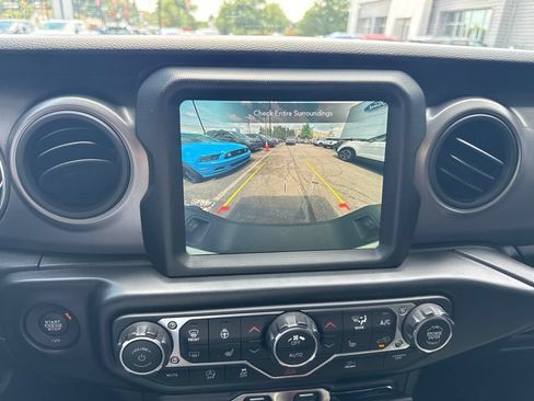 Used 2021 Jeep Gladiator Sport AWD/4WD image 14