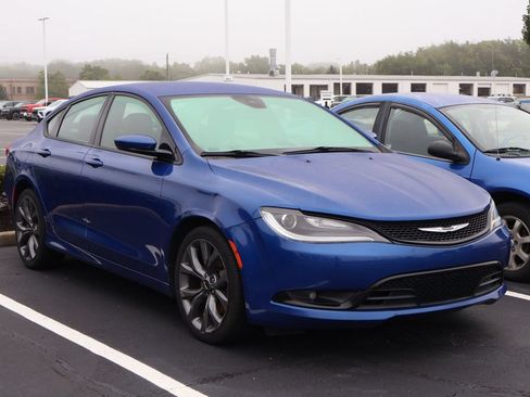Used 2016 Chrysler 200 S w/ Comfort Group AWD/4WD image 3