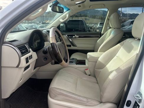 Used 2019 Lexus GX 460 image 23
