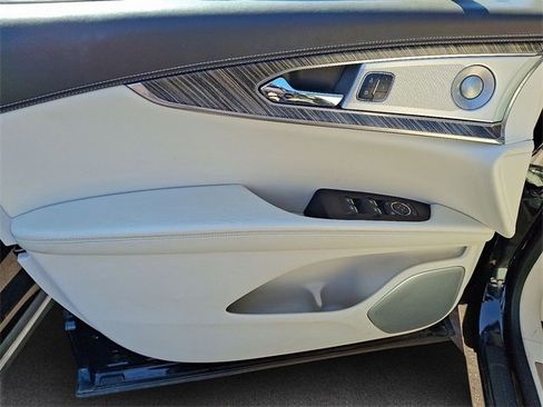 Used 2019 Lincoln Nautilus Black Label image 6