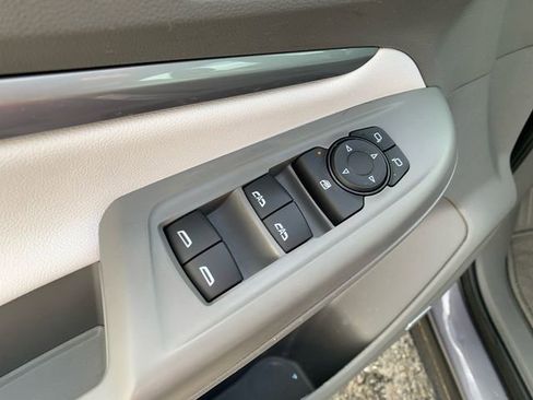 Used 2023 Chevrolet Bolt EUV Premier w/ Sun & Sound Package image 21