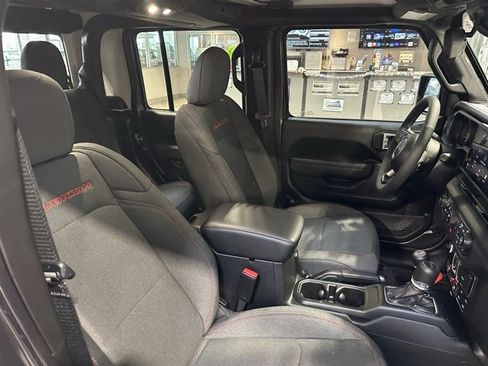 Used 2025 Jeep Gladiator Rubicon w/ Convenience Group image 14