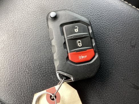 Used 2023 Jeep Gladiator Overland w/ LED Lighting Group image 29