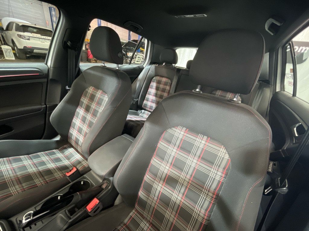 Used 2020 Volkswagen Golf 4-Door FWD image 21