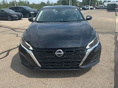 Used 2025 Nissan Altima 2.5 SV FWD image 8