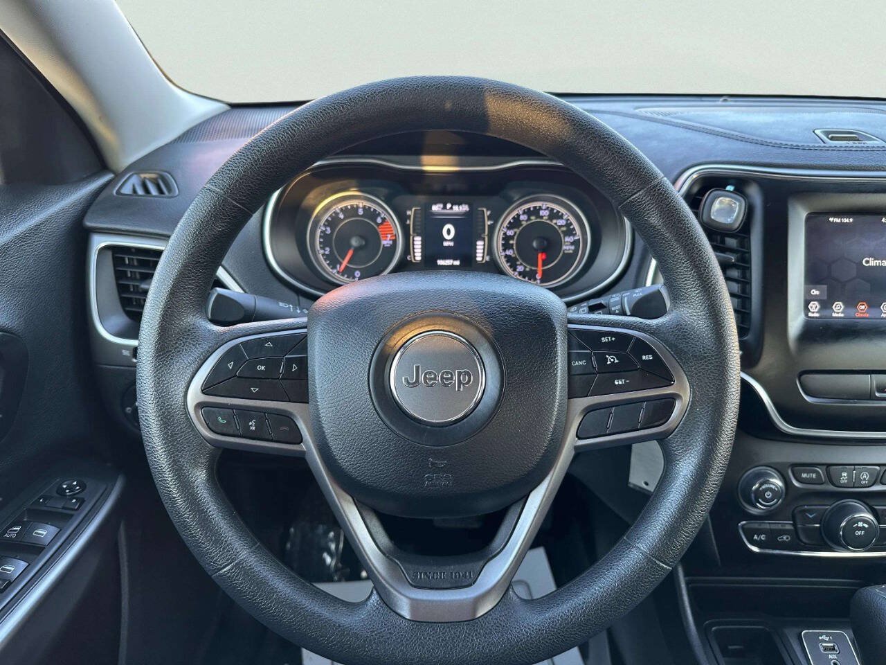 Used 2020 Jeep Cherokee Latitude FWD image 26