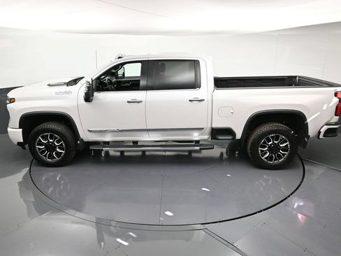 Certified 2025 Chevrolet Silverado 3500 High Country w/ High Country Premium Package AWD/4WD image 16