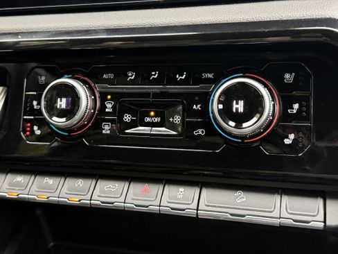 Used 2024 GMC Sierra 1500 AT4 w/ Technology Package image 21