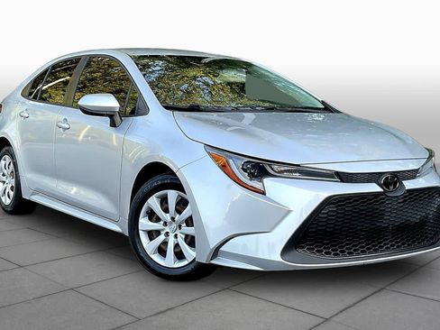 Used 2022 Toyota Corolla LE FWD image 3