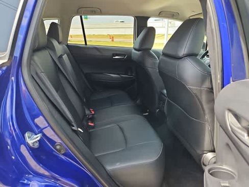Used 2025 Toyota Corolla Cross XLE FWD image 18