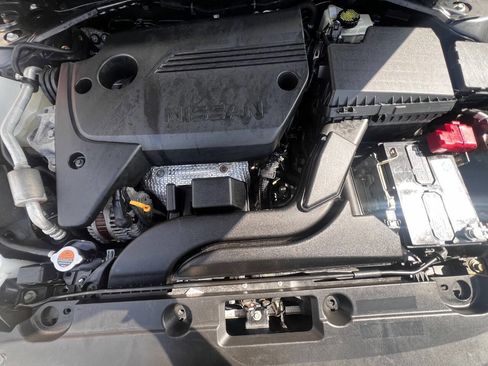 Used 2017 Nissan Altima 2.5 SR w/ LED Appearance Package image 17