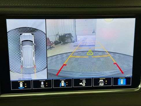 Used 2021 GMC Yukon Denali w/ Denali Premium Package image 14